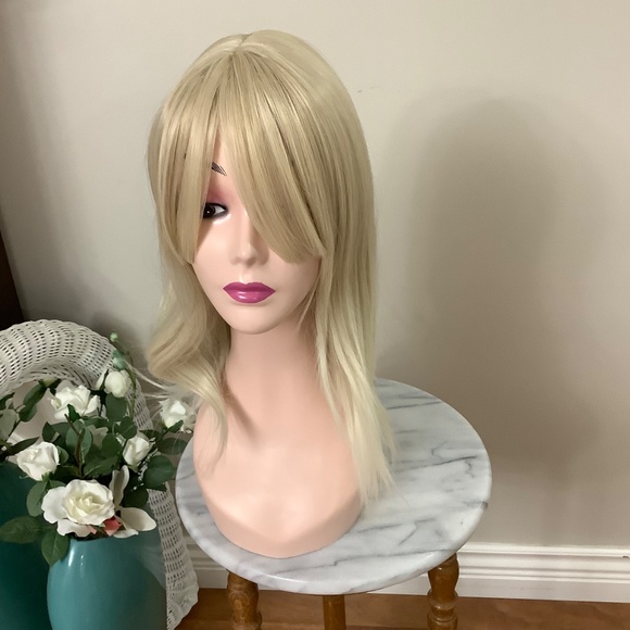NEW Beautiful Blonde Wig - Picture 8 of 12